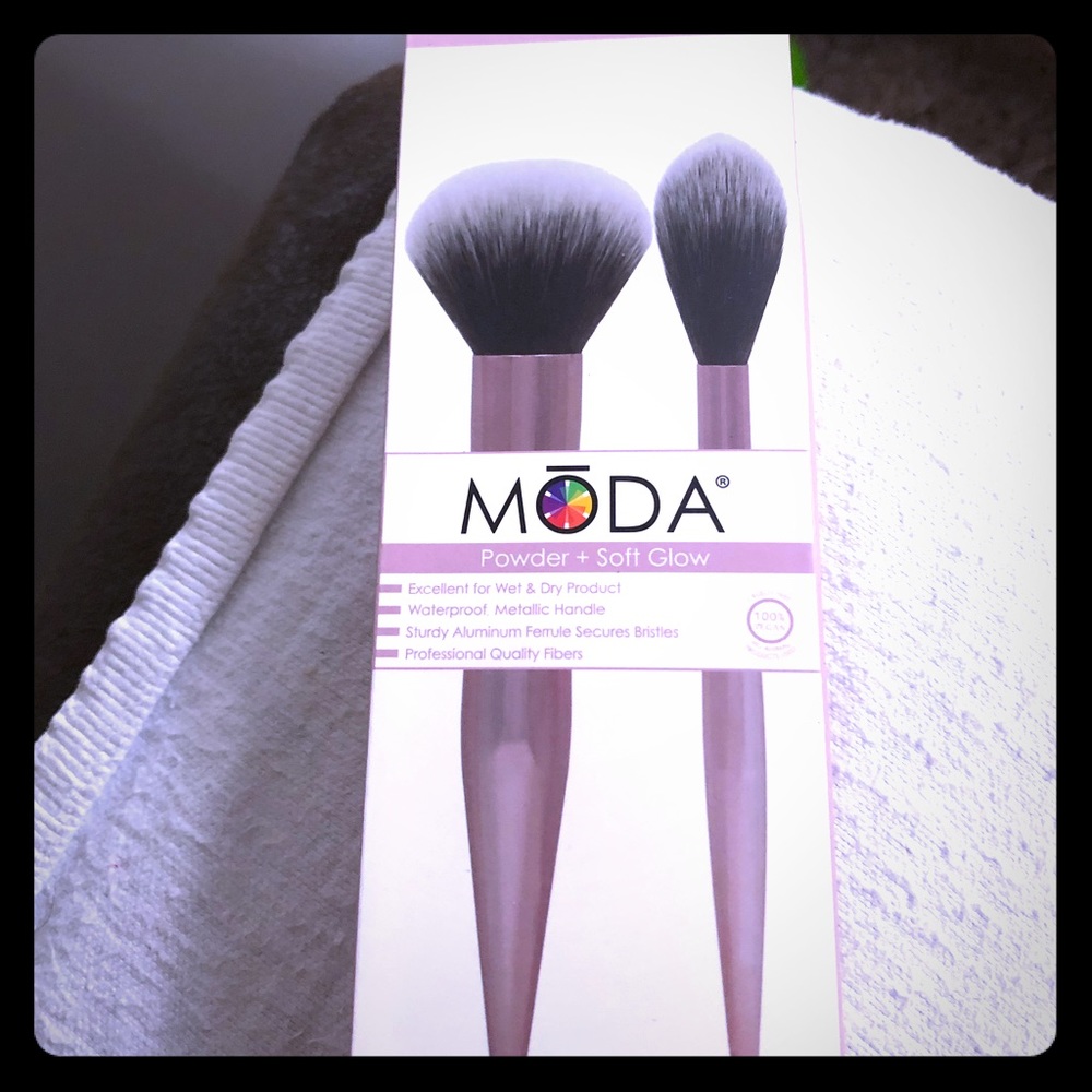 Moda powder plus soft glow makeup brush pack